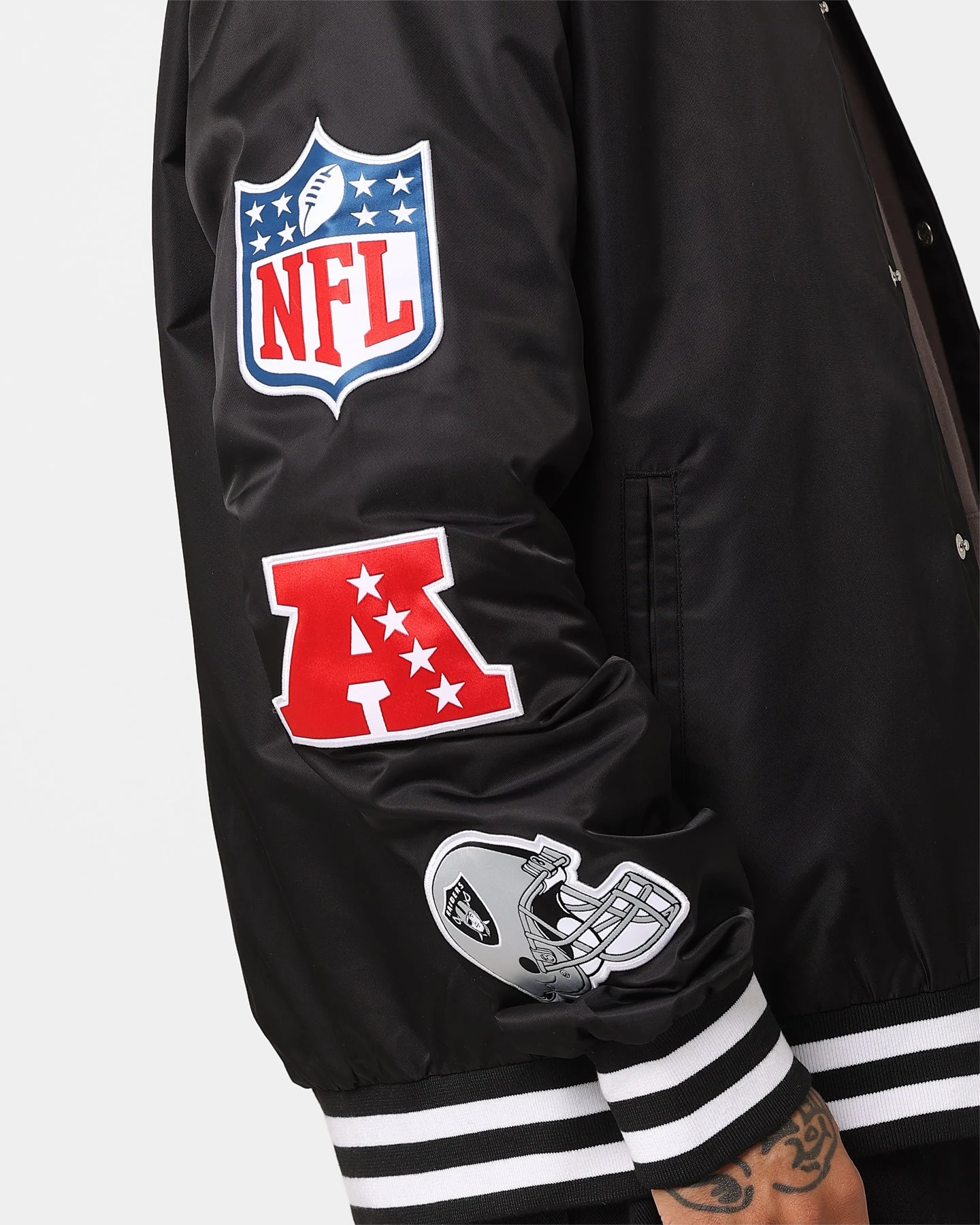 New Era Las Vegas Raiders Nylon Varsity Jacket Black 9 New Era Las Vegas Raiders Nylon Varsity Jacket Black - Image 7